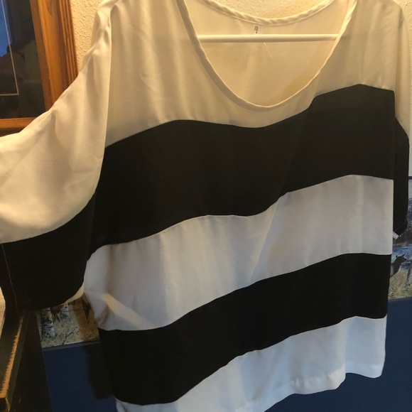 Maurice’s top - Picture 1 of 2